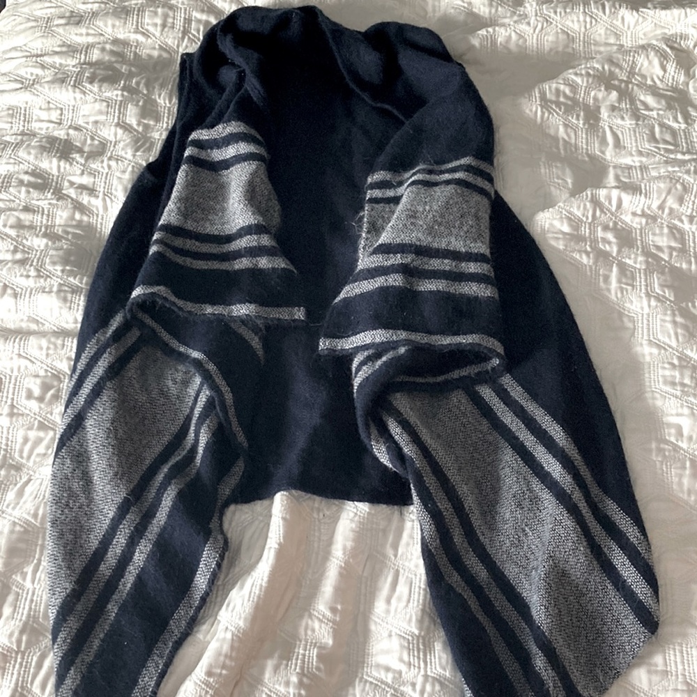 Navy and white vest from Loft. Like new. Very soft one size